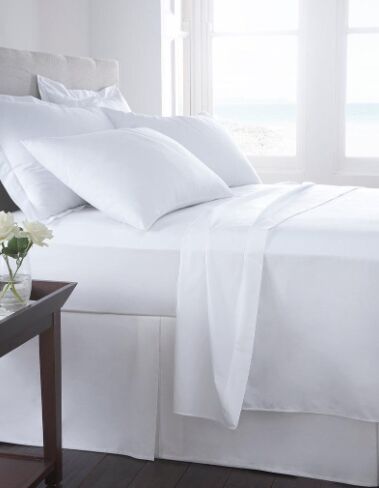 Sprei coastal white bergaya villa pantai